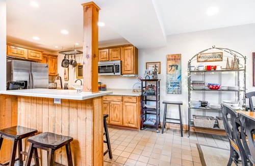 Cottonwood Heights House | Spacious split-level townhome with private hot tub & game room -close to canyons