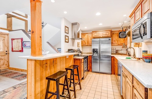 Cottonwood Heights House | Spacious split-level townhome with private hot tub & game room -close to canyons
