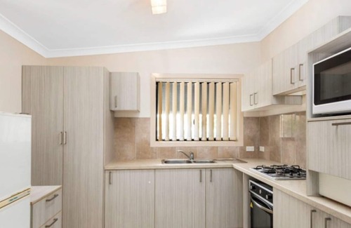 Springwood House | Spacious Springwood 5-Bedroom House with Cool Pool
