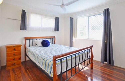 Springwood House | Spacious Springwood 5-Bedroom House with Cool Pool