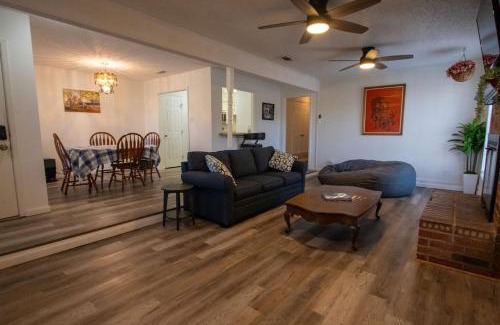 Fort Worth House | Spacious Stay for 12 - Central Fort Worth