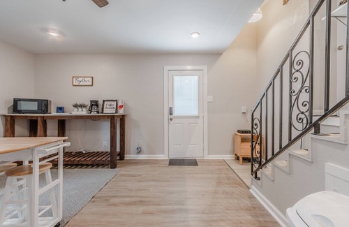 Oak Cliff House | Spacious Stay in Oak Cliff