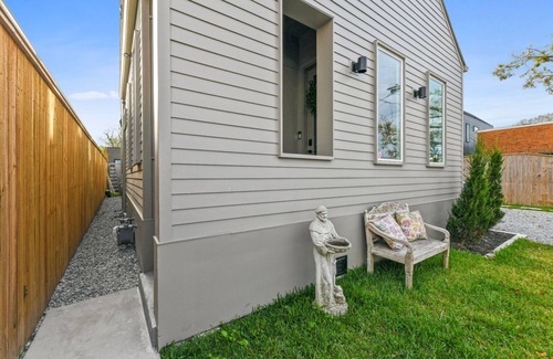 Faubourg Livaudais Apartment | Spacious Studio 3 Blocks Off St. Charles Avenue