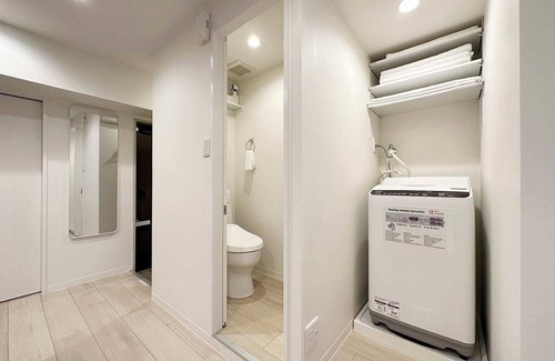 Naka Ward Apartment | Spacious Studio Apt in Vibrant Nakamachi Area