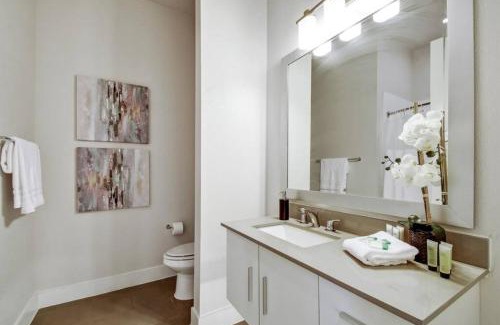 King William Apartment | Spacious Studio Close to Riverwalk Free Parking