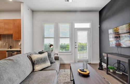 King William Apartment | Spacious Studio Close to Riverwalk Free Parking