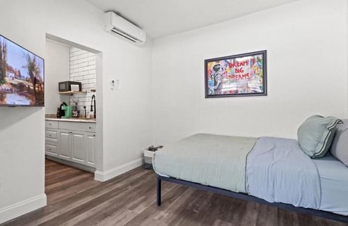 Ybor City Apartment | Spacious Studio Flat in Cigar City with Parking