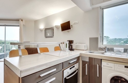 Anglet Apartment | Spacious Studio Near Golf & Beach with Pool in Anglet