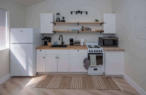 Huntsville Apartment | Spacious Studio near Huntsville Botanical Gardens