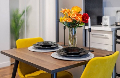 Downtown Montreal Apartment | Spacious Studio on Bishop - Hot Spot Dtown MTL