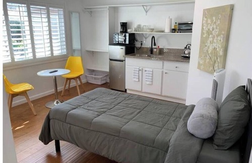 Castro Valley Apartment | Spacious Studio w/AC - Near BART/Free Laundry!