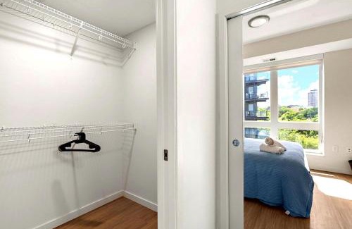 Downtown Minneapolis Apartment | Spacious & Stylish 2bedroom Condo In Downtown Minneapolis, Minutes From Minneapolis Convention Center & US Bank Arena