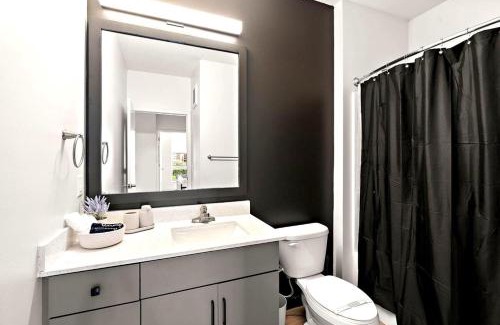 Downtown Minneapolis Apartment | Spacious & Stylish 2bedroom Condo In Downtown Minneapolis, Minutes From Minneapolis Convention Center & US Bank Arena