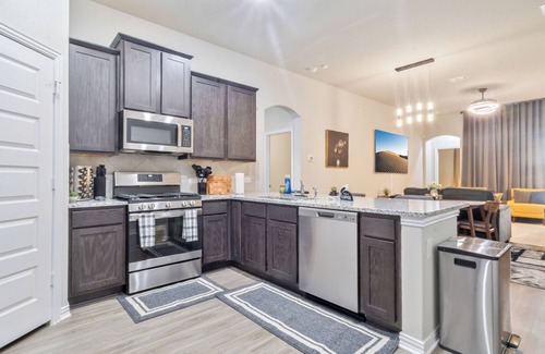 Converse House | Spacious & Stylish 3BR Retreat with 2 Full Baths – Your Perfect Getaway!