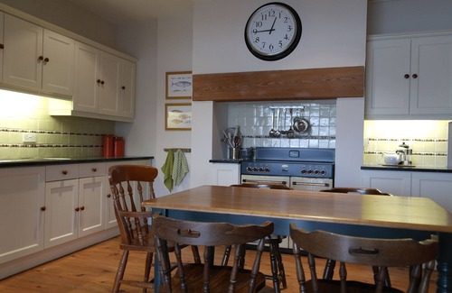 Portrush Cottage | Spacious, stylish Copperpot Cottage: Autumn and Xmas stays booking now!