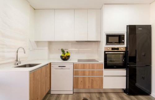 Ermesinde Apartment | Spacious & Stylish Flat with Garage by HostWise