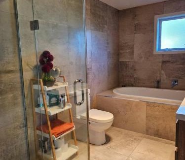 Gulf Harbour Villa | Spacious & Stylish Retreat