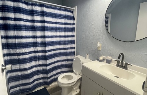 Lafayette House | Spacious suburb home close to lots of restaurants, Downtown, and Purdue!