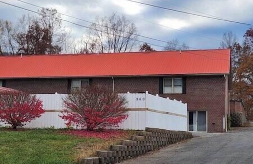 Green Valley Apartment | Spacious Suite C w/a Mt. View