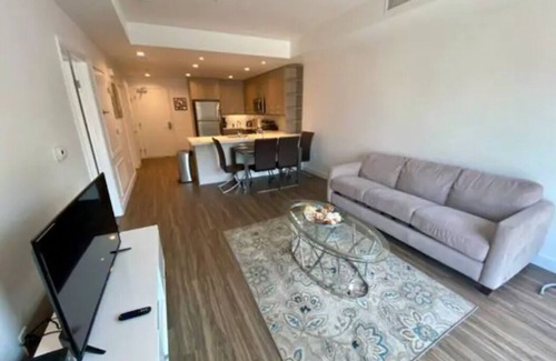 Chinatown Apartment | Spacious Suite in DTLA with 1BR, Pool & Gym!