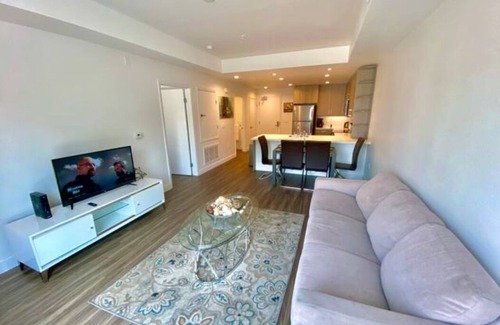 Chinatown Apartment | Spacious Suite in DTLA with 1BR, Pool & Gym!