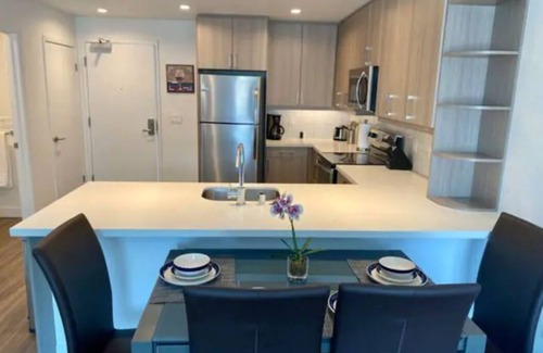 Chinatown Apartment | Spacious Suite in DTLA with 1BR, Pool & Gym!
