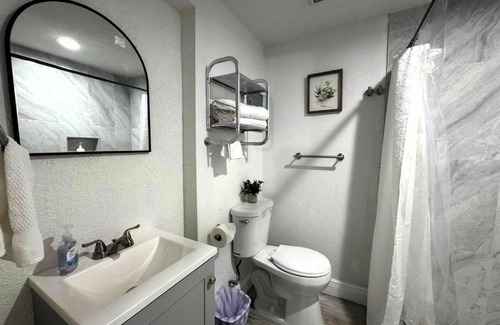 Old Seminole Heights House | Spacious Suite in Tampa