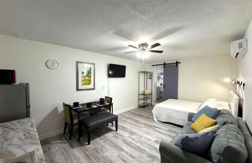 Old Seminole Heights House | Spacious Suite in Tampa