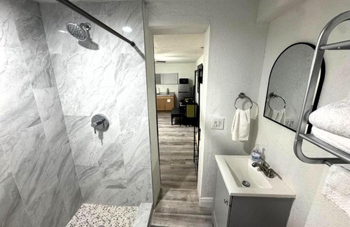 Old Seminole Heights House | Spacious Suite in Tampa