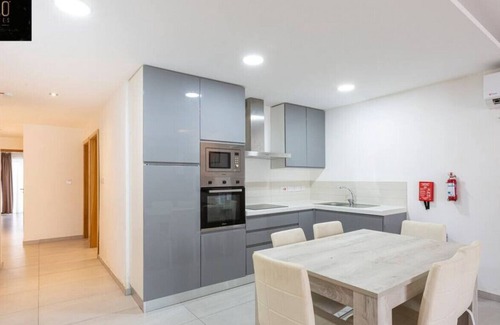St. Andrew's Apartment | Spacious suite perfect for short/long stays & WIFI