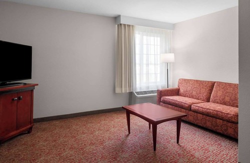 Downtown Hotel | Spacious Suite w/Kitchen and Separate Living, Dining Area - Central Location