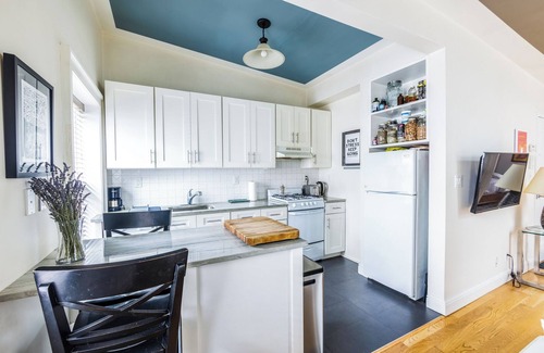 Williamsburg Apartment | Spacious & Sunlit 1BR in Heart of Williamsburg
