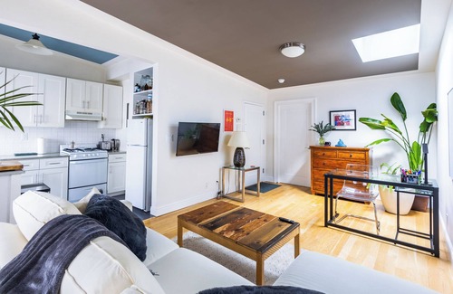 Williamsburg Apartment | Spacious & Sunlit 1BR in Heart of Williamsburg