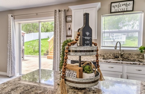 Spring Hill House | Spacious Sunshine Estate*Pool*Beaches*Near Springs