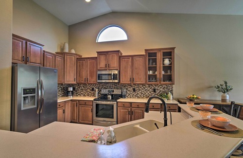 Royal Ranch House | Spacious Surprise Home: 6 Mi to Wildlife World Zoo