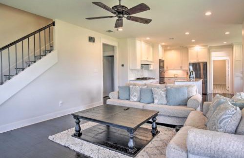 Yorktown House | Spacious Texas Getaway with Fire Pit and Pond!