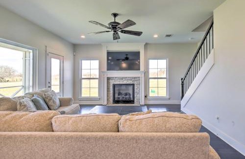 Yorktown House | Spacious Texas Getaway with Fire Pit and Pond!