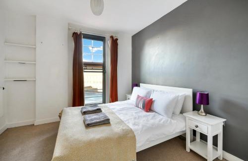 Hackney Central Apartment | Spacious Three Bedroom Apartment