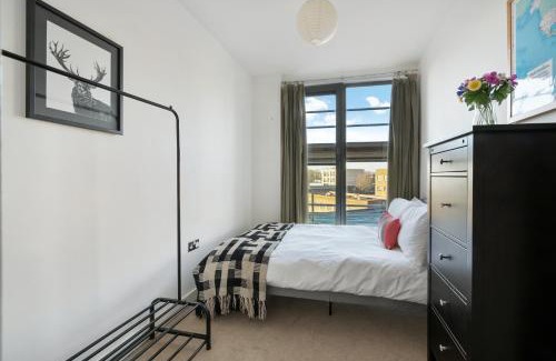 Hackney Central Apartment | Spacious Three Bedroom Apartment