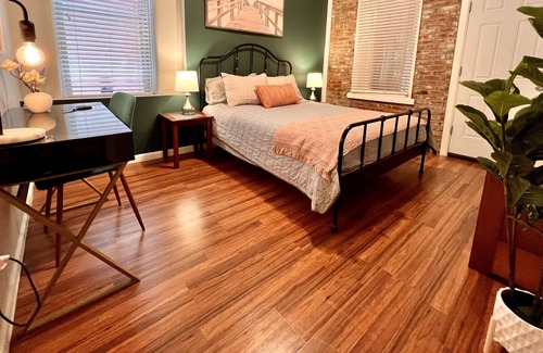 Tower Grove East Apartment | Spacious Tower Grove South 2 Bedroom - Pet Friendly - 4 Miles to SLU/Barnes