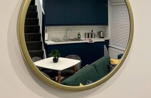 Huntingdon Apartment | Spacious Town Centre Apartment