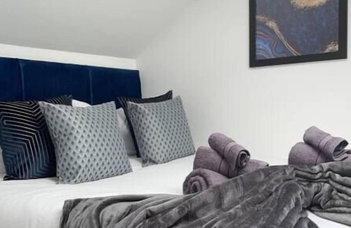 Huntingdon Apartment | Spacious Town Centre Apartment