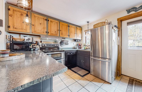 Franconia House | Spacious townhome with mountain view, deck, fireplace, & fast WiFi