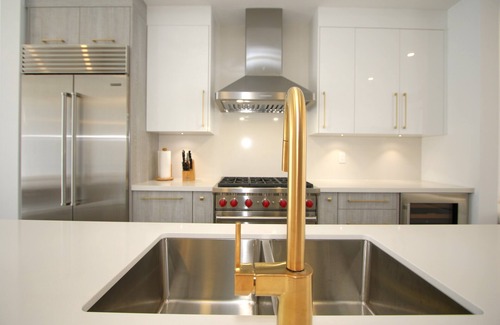Richmond Hill House | Spacious Townhouse NEW townhouse with two kitchens for a large familynn