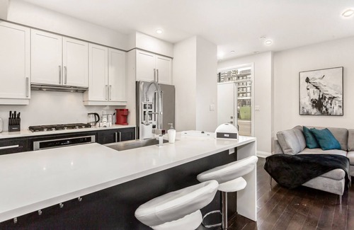Mississauga House | Spacious Townhouse near Square One