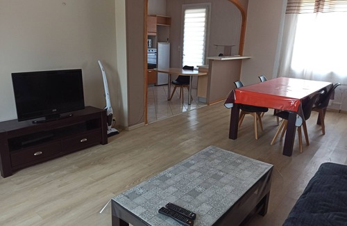 Bergerac House | Spacious townhouse, free parking