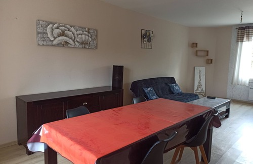Bergerac House | Spacious townhouse, free parking