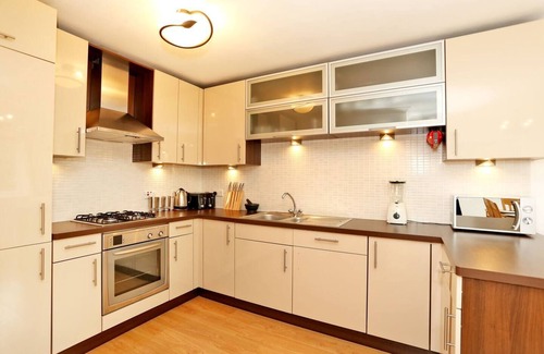 Central Aberdeen House | Spacious Townhouse Nr. Scenic Beach & City!