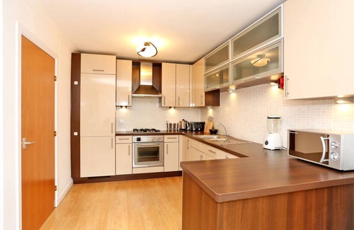 Central Aberdeen House | Spacious Townhouse Nr. Scenic Beach & City!