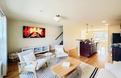 Seward Place House | Spacious Townhouse in Schenectady-B7